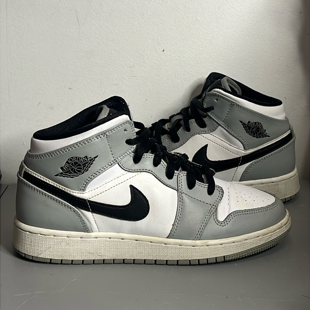 Nike Air Jordan 1 Mid Light ‘SMOKE’ Grey Black White 554725-092 (GS) 5Y Shadow